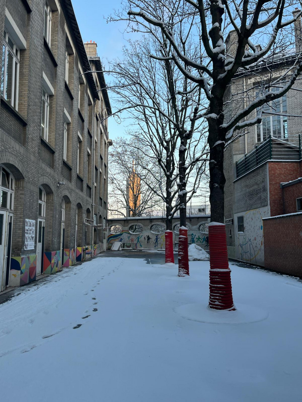 NP2F conduit la toute première rénovation globale d’un groupe scolaire en site occupé pour la Ville de Paris.